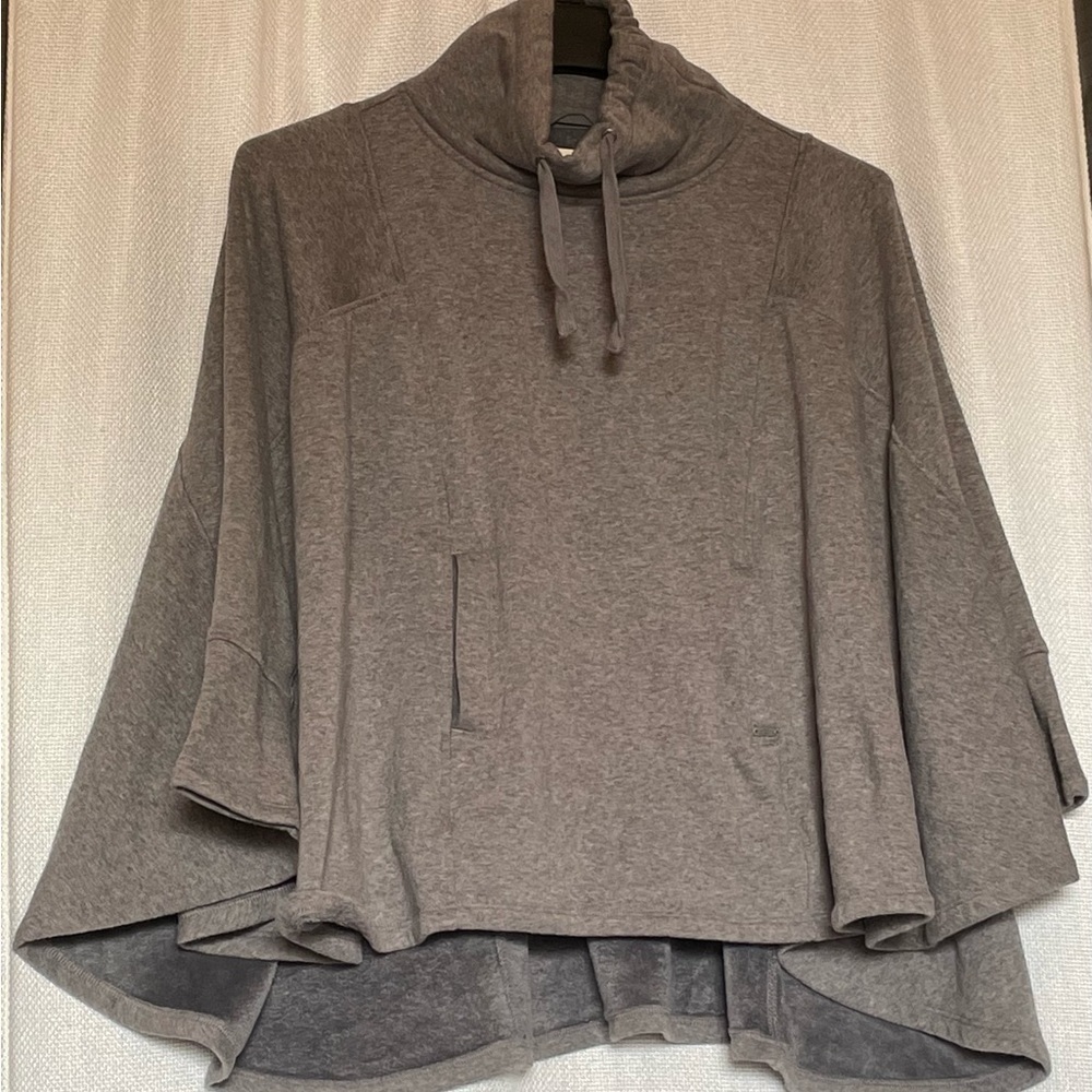UGG Australia Pichot Poncho - Picture 5 of 9